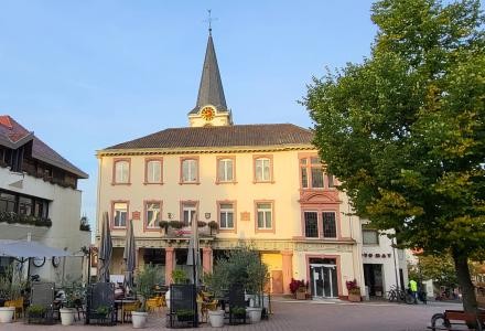 Altes Rathaus, am Marktplatz gelegen.