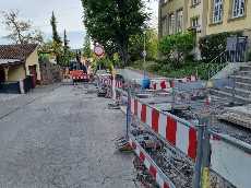 Baustellen-Absperrungen in der Bergstraße.