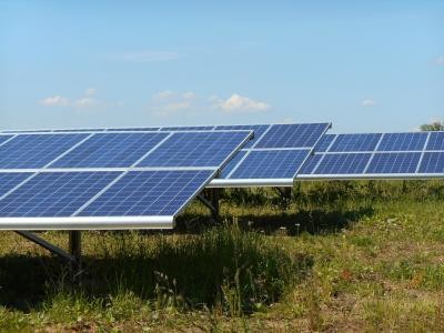 Solarmodule einer Freiflächen-PV-Anlage Nähe Frauenweiler.