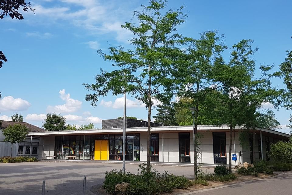 1_frau_schule_2022_rfritz