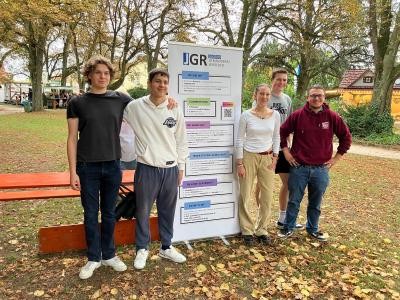 Der Jugendgemeinderat präsentiert sich beim Winzerfest 2025.