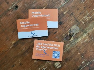 Visitenkarten mit Kontaktdaten der Mobilien Jugendarbeit.