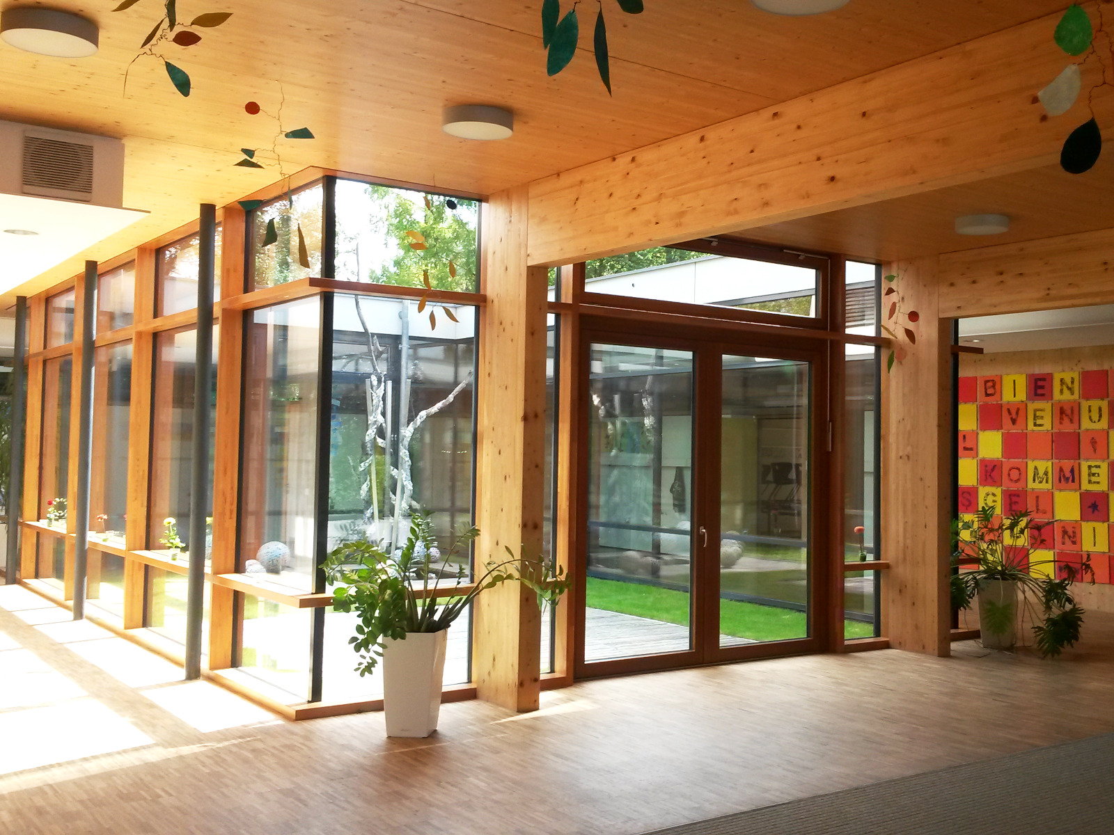 Eingangsbereich der Grundschule Frauenweiler.