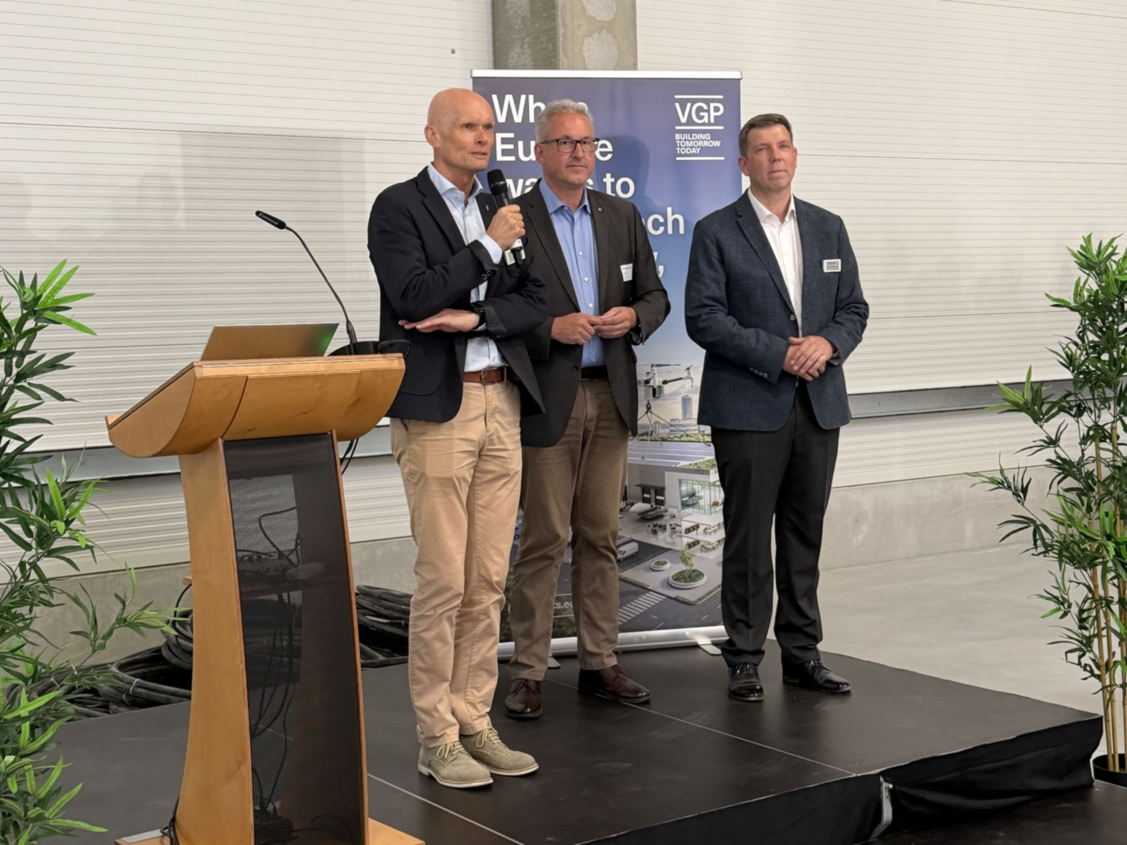 OB Dirk Elkemann, BM Matthias Renschler und Daniel Sigmann begrüßten die Gäste.