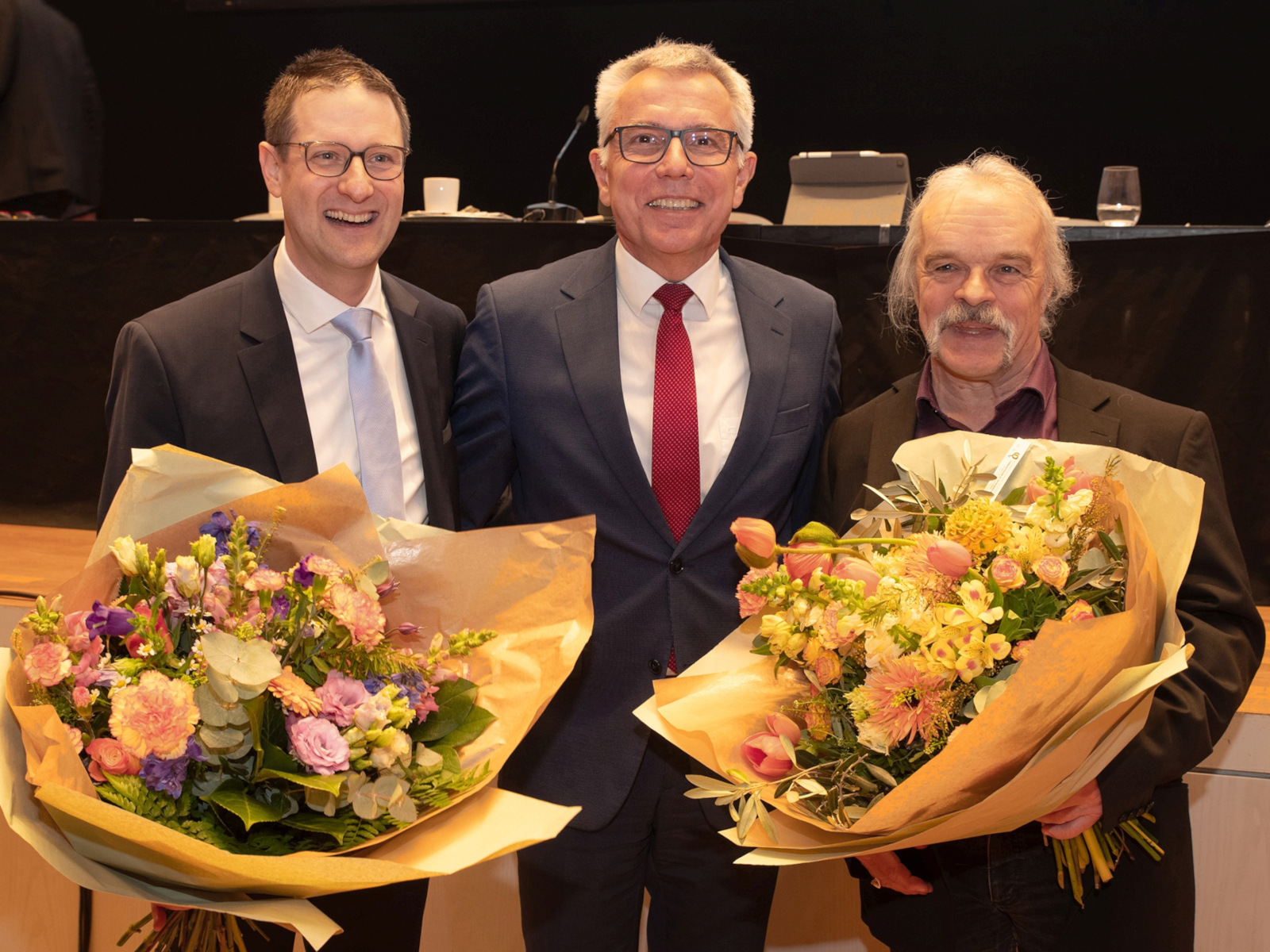 Der noch amtierende Landrat Stefan Dallinger (Mitte) mit seinem Nachfolger Manuel Just (links) und dessen Mitbewerber Ralf Frühwirt.