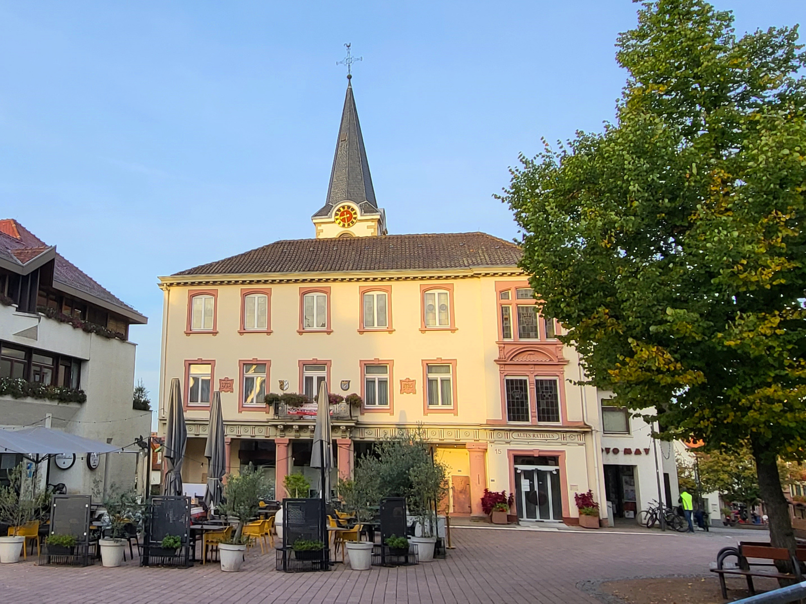 Altes Rathaus, am Marktplatz gelegen.