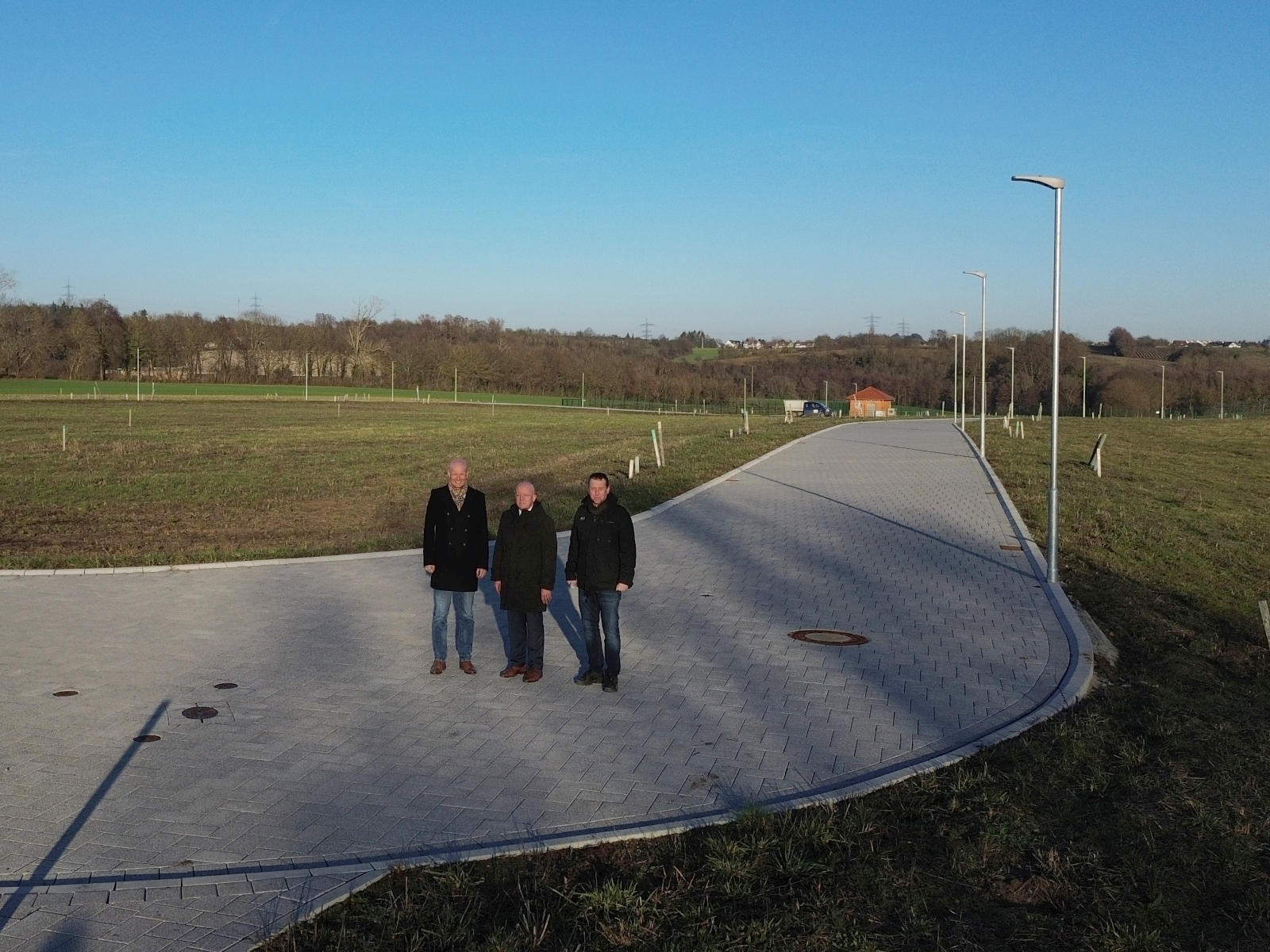 Freuen sich über den Vermarktungsstart: OB Elkemann, BM Sauer und Frank Schröter, Stadtplanung.