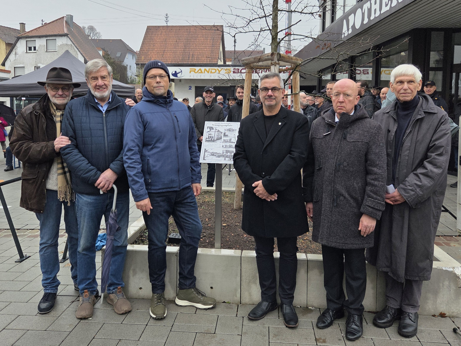 OV Michael Glaser, BM Ludwig Sauer, OR Prof. Gert Weisskirchen und weitere Gäste.