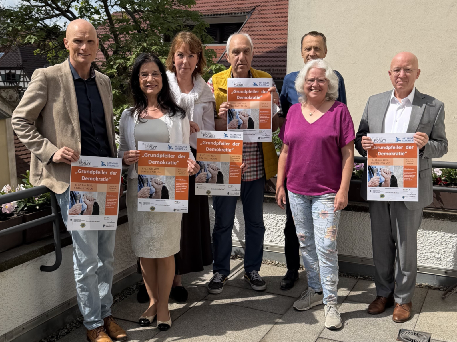 Gruppenfoto der an der Veranstaltung mitarbeitenden Organisatoren. 