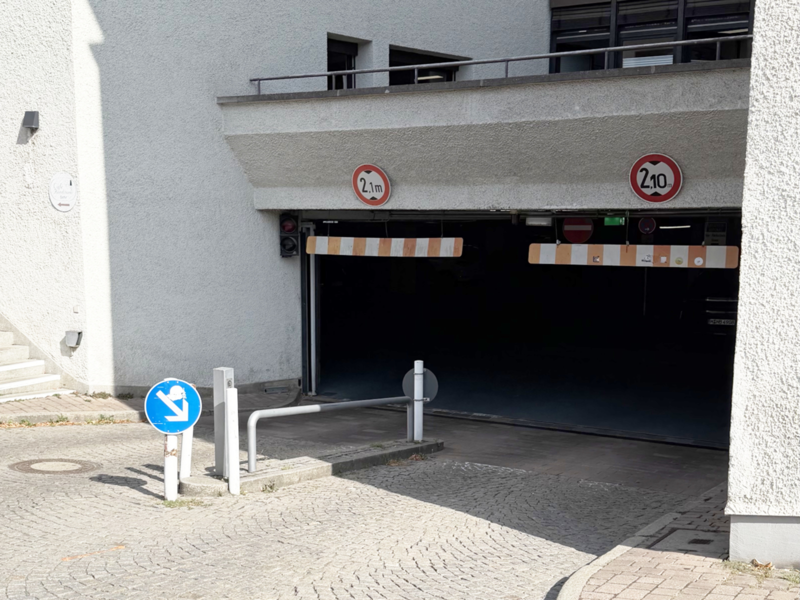 Einfahrt in die Rathaus-Tiefgarage.
