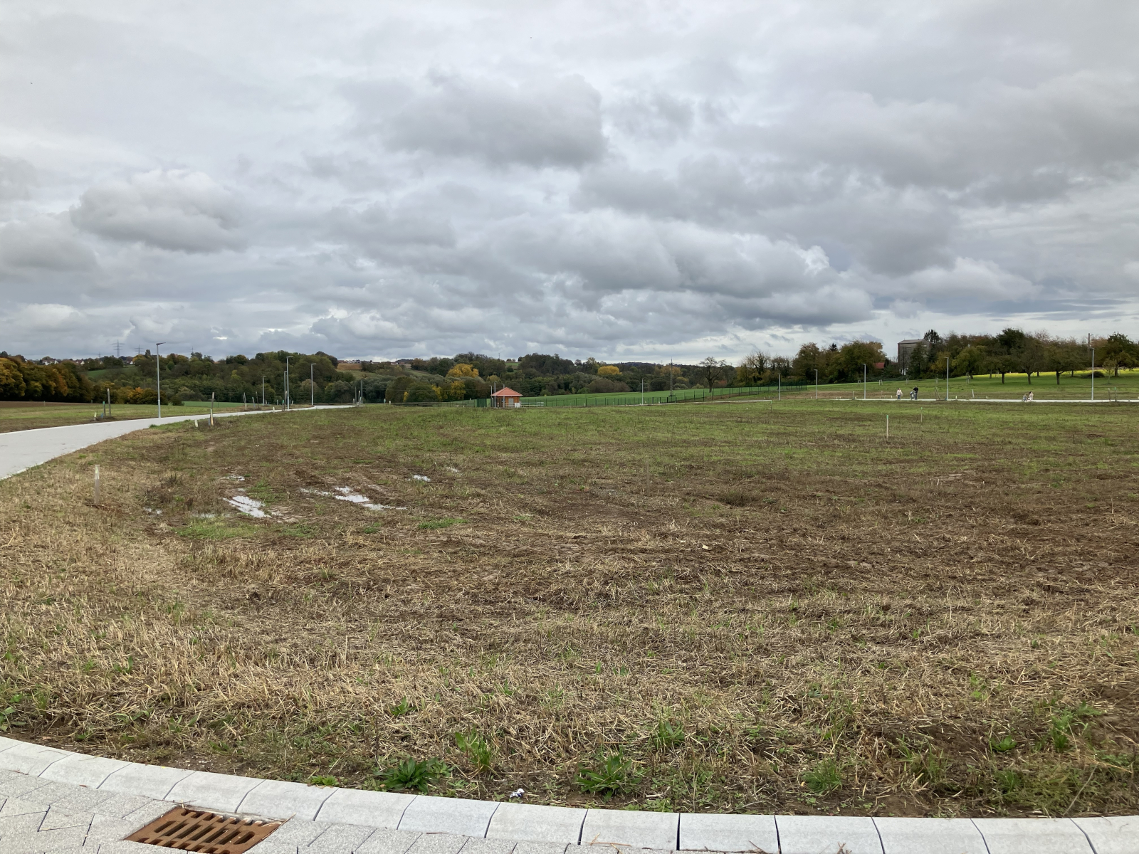 Erschlossene Grundstücke sind bereit zur Bebauung.