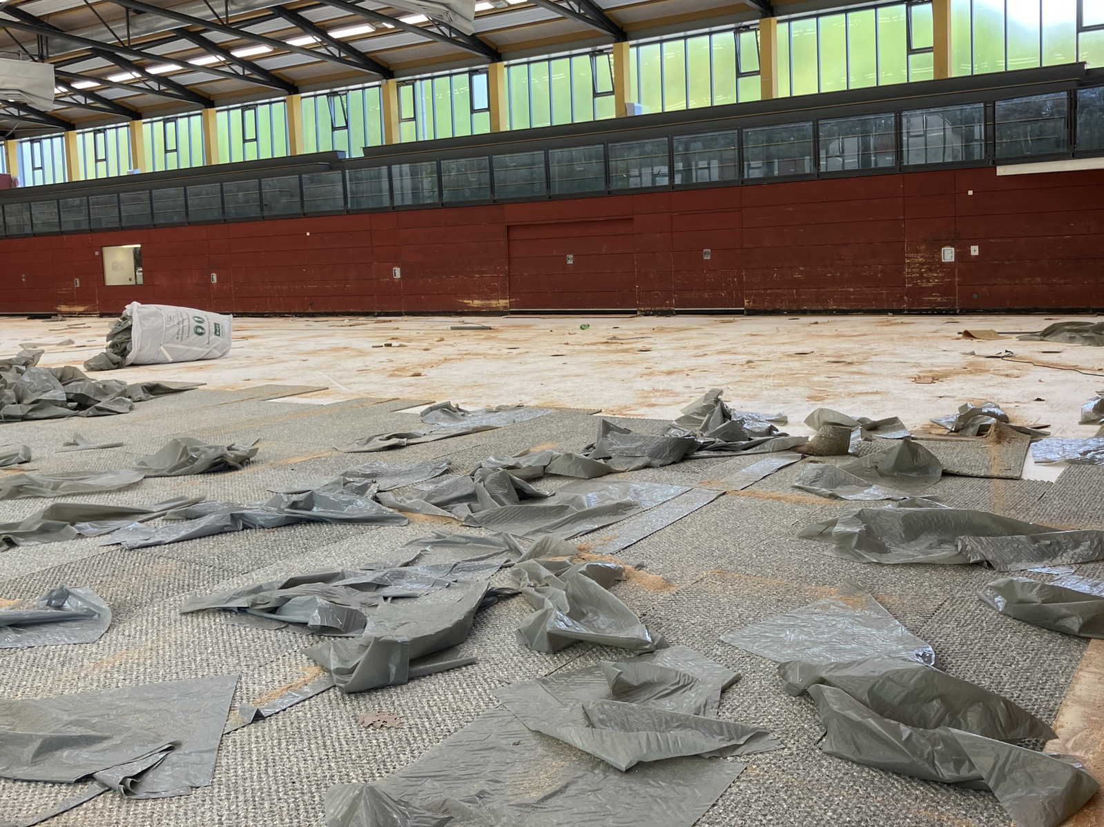 Verschiedene Schichten des Hallenbodens.