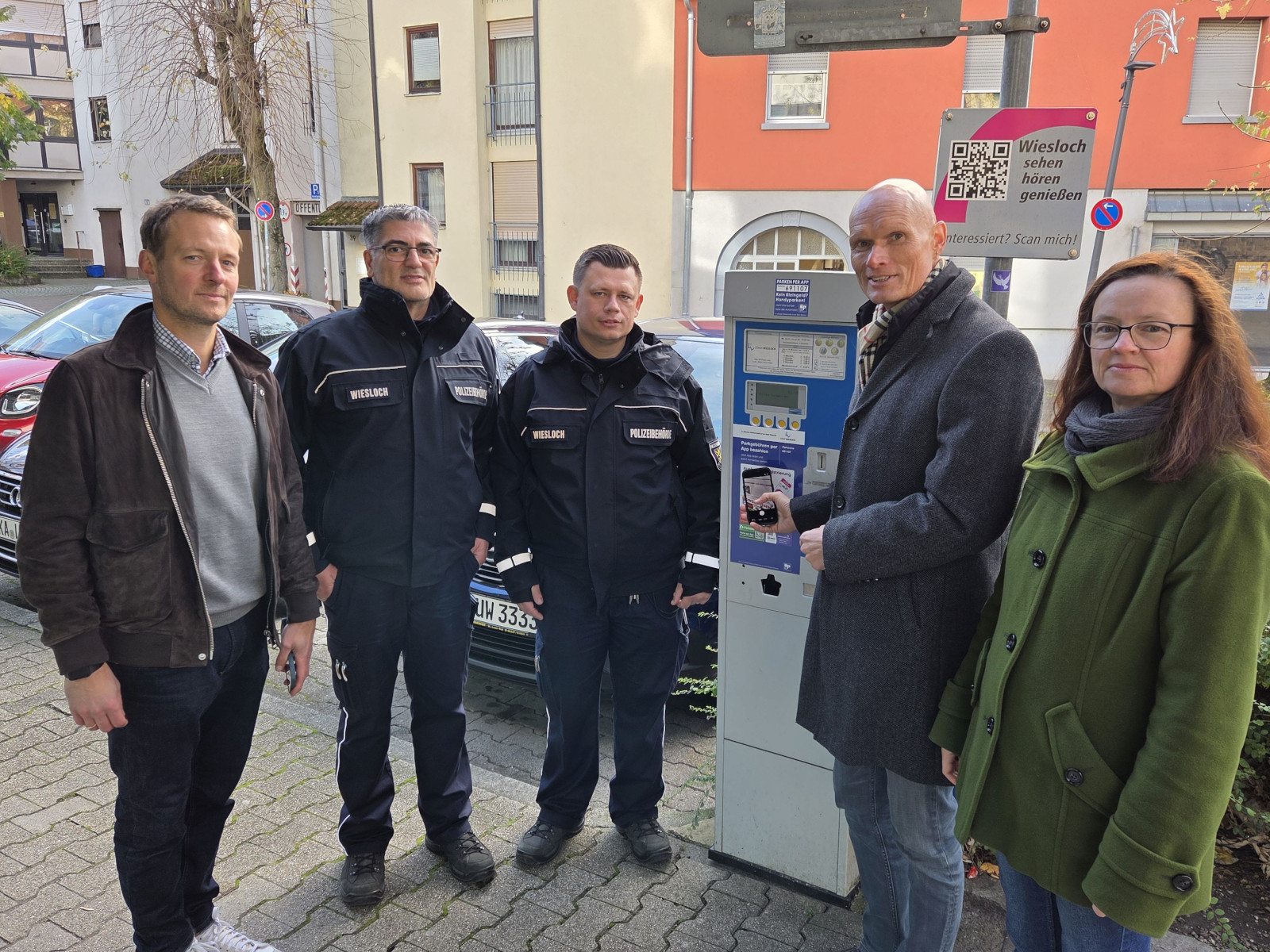 OB Elkemann freut sich über das neue Handy-Parken in Wiesloch.