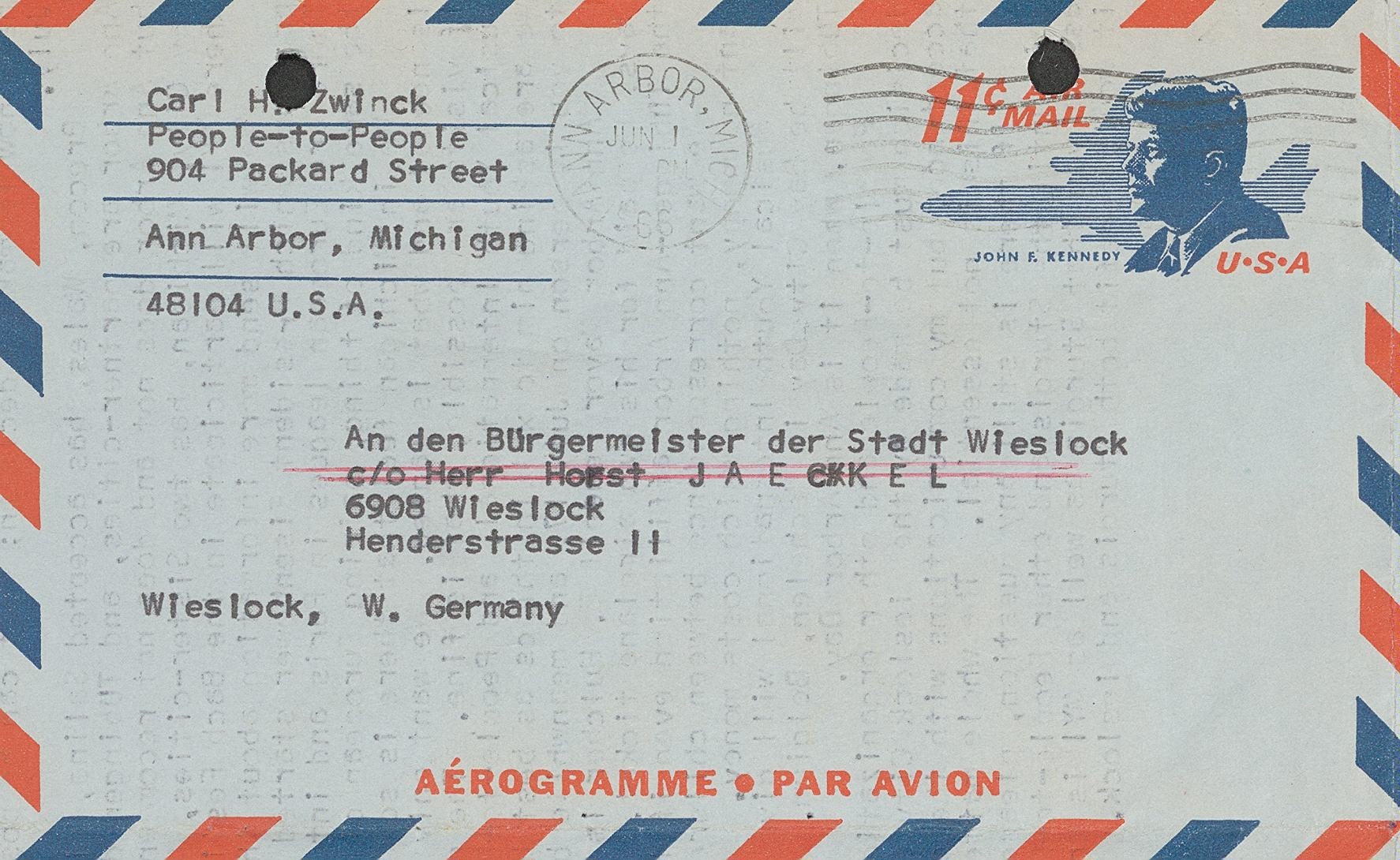 Luftpost-Briefumschlag mit skurriler Adresse.